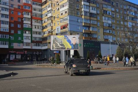 Billboard B in Kropyvnytskyi (Kirovograd), 3x6  Vokzal'na st. (Zovtnevoi Revolucii st.), 20/1 (rinok "Bosfor") Photo 1