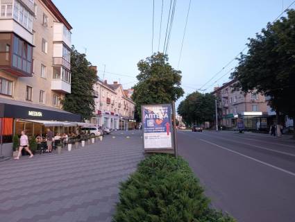 Citylight B in Zhytomyr, 1.8x1.2  Peremogi pl. / Teatral'na st., bila kasi "KijAvia" Photo 1