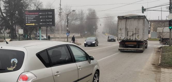 Billboard B in Kam'yanets-Podilsky, 3х6  perehresta st. Privokzal'na ta D.Galic'kogo Photo 1