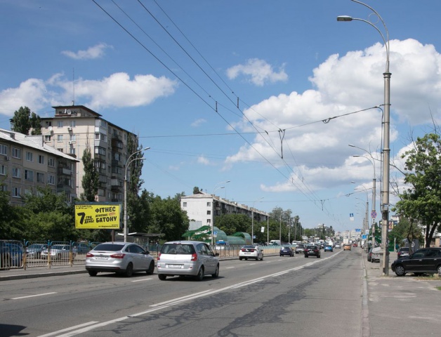 Billboard Kyiv,  Perova bst., 11 (Prominvestbank, Ukrsibbank, Al'fa Bank, TRC Kvadrat NEO), na zupinci, v napramku Romana Suhevica prosp