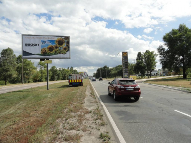 Billboard Kyiv,  Bogatirs'ka st., 3d (Kredit Dnipro, AZS Klo, Motto), na rozpodiluvaci, v napramku Banderi Stepana prosp.