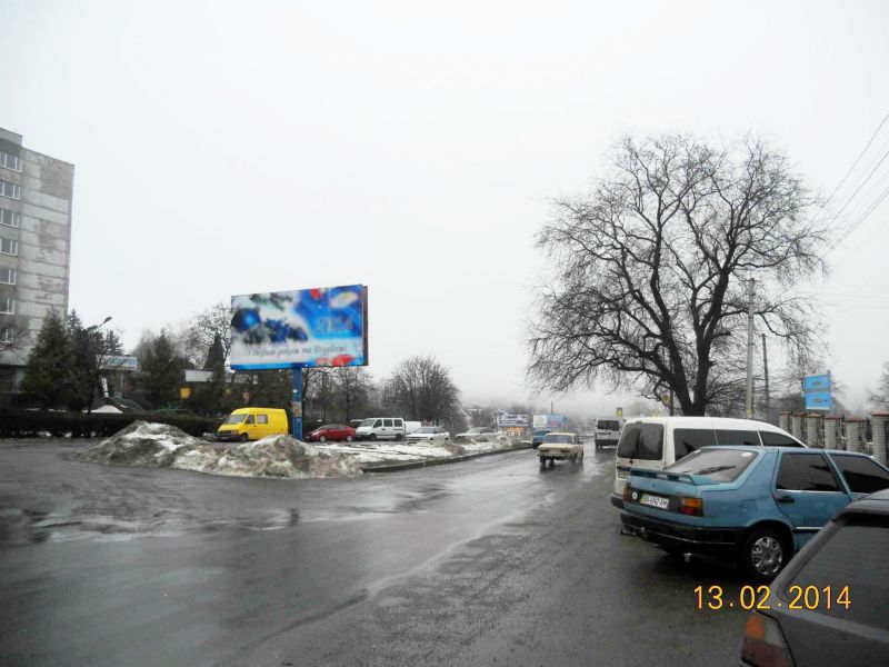 Билборд Умань,  м. Умань, (вул. Радянська) вул. Небесної сотні, 49- центр. рынокбазар, від центру, АЗС "ТНК"