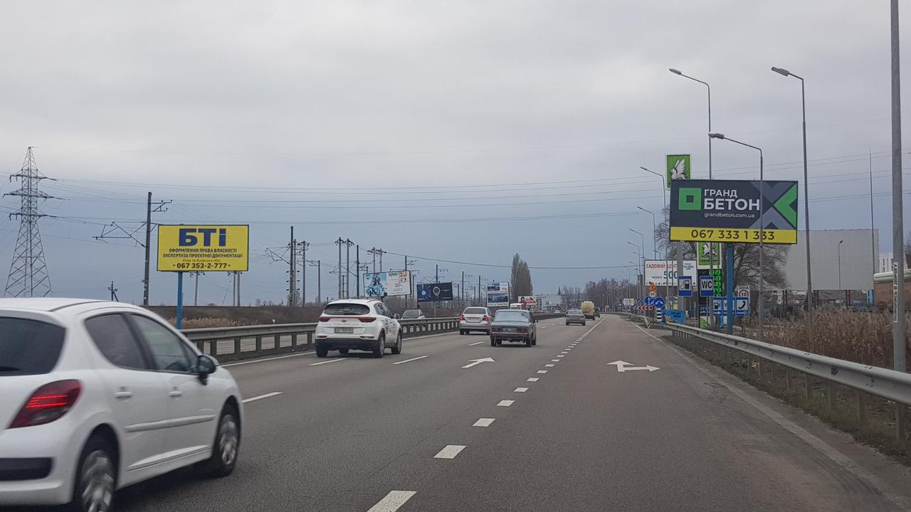 Billboard Kiev roads,  N-01 Kiev-Znamenka 22 km.450 m.(A)