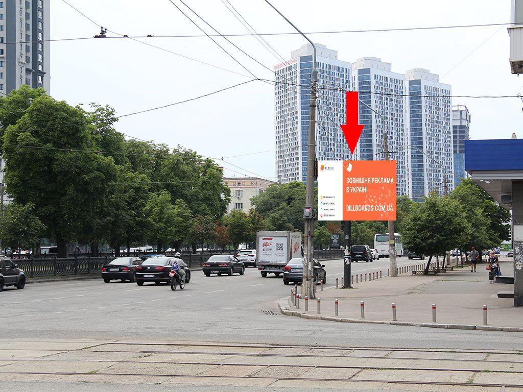 Video billboard Kyiv,  Berestejs'kij av. (kolis. av. Peremogi), 2 - st. Bul'varno-Kudravs'ka, na svitlofori, v bik Povitroflots'kogo mostu, (rolik 10 sek, 1 vihid/1,5 hvilini)