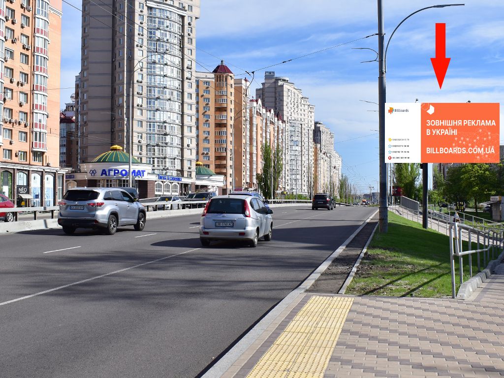 Prismatron, prism Kyiv,  Geroiv Stalingrada av., 9, navproti supermarketu "Antoska", v bik av. Banderi