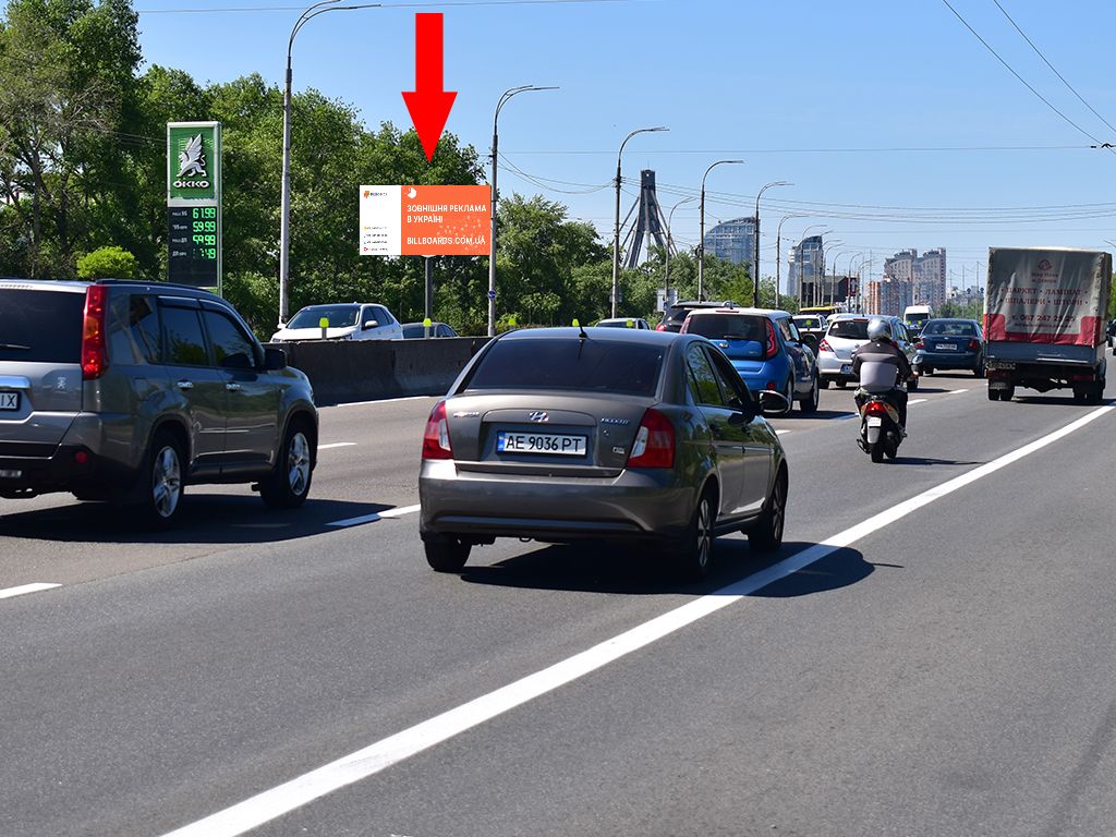 Billboard Kyiv,  Suhevica av. (kolis. Vatutina av.), 2, bila TRC Sky Mall, v storonu st.m. "Pocajna", centru