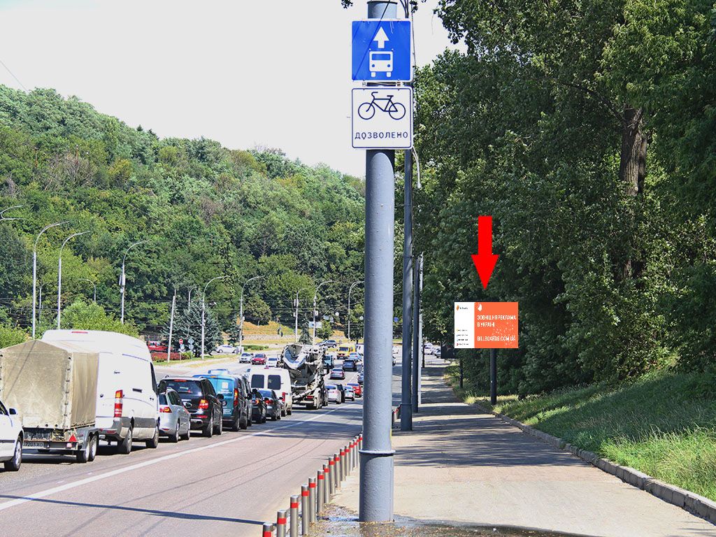 Video billboard Kyiv,  Mikoli Mihnovs'kogo bst. (kolis. bst. Druzbi Narodiv), 150m. do pl. GVOV, v storonu mostu Patona, (rolik 10 sek, 1 vihid/1,5 hvilini)