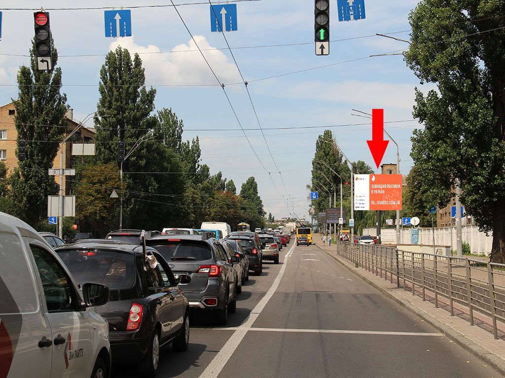 Video billboard Kyiv,  Teligi st., 2 - st. Gonti, na svitlofori, v storonu st. m. "Pocajna", (rolik 10 sek, 1 vihid/1,5 hvilini)