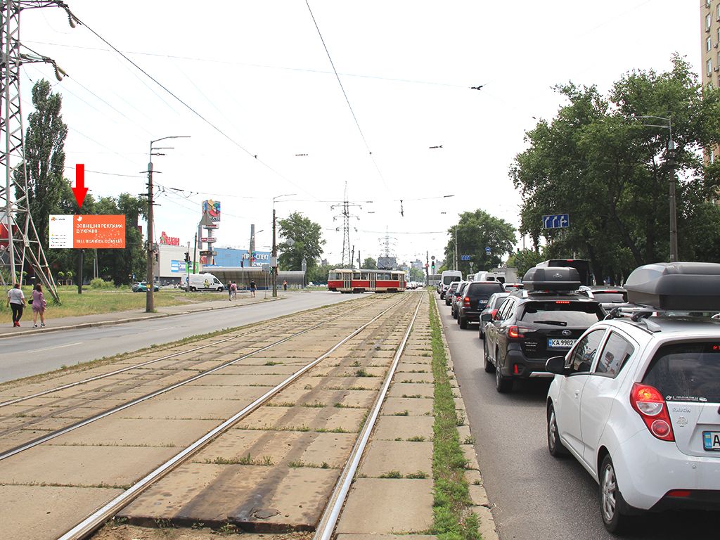 Billboard Kyiv,  Hotkevica st. - av. Gagarina, bila TRC "Prospekt", supermarketu "Asan", na svitlofori, v storonu av. Gagarina