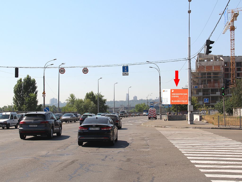 Video billboard Kyiv,  Naberezno-Ribal's'ka st. - st. Elektrikiv, na svitlofori, do centru, (rolik 10 sek, 1 vihid/1,5 hvilini)