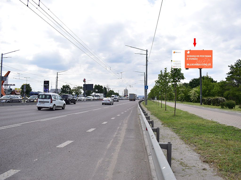 Prismatron, prism Kyiv,  Banderi av. (kolis. Moskovs'kij) - av. Geroiv Stalingrada, navproti TRC "Blockbuster Mall", v storonu st.m. "Pocajna"