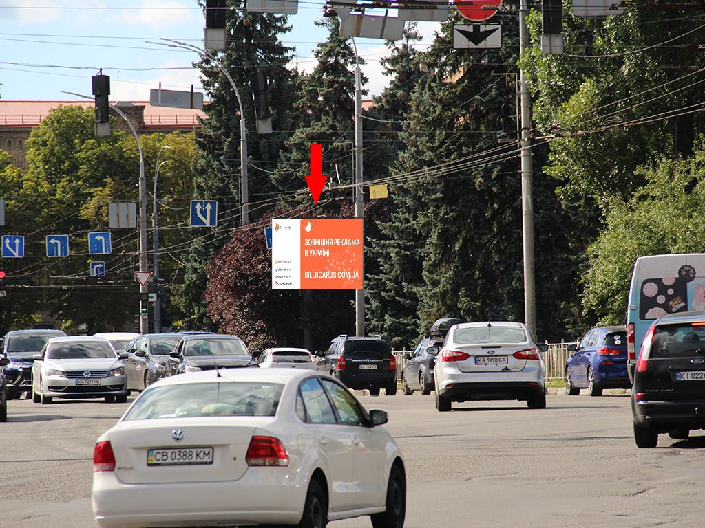 Video billboard Kyiv,  Solom'ans'ka pl., na svitlofori, v bik av. Povitranih Sil (kolis. av. Povitroflots'kij), (rolik 10 sek, 1 vihid/1,5 hvilini)