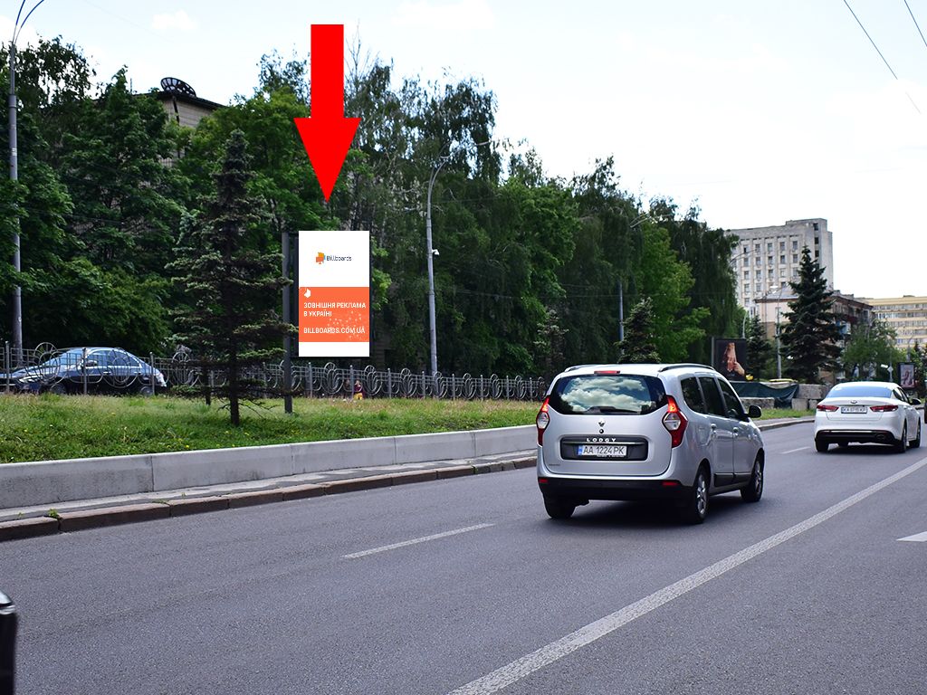Citylight Kyiv,  Almazova st. (kolis. Kutuzova st.), 1, rozdil'nik, v storonu pl. L. Ukrainki