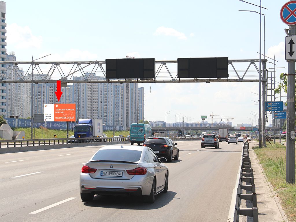 Billboard Kyiv,  Bazana av. 12, st. m. "Osokorki", bila supermarketu "Varus", v storonu centru