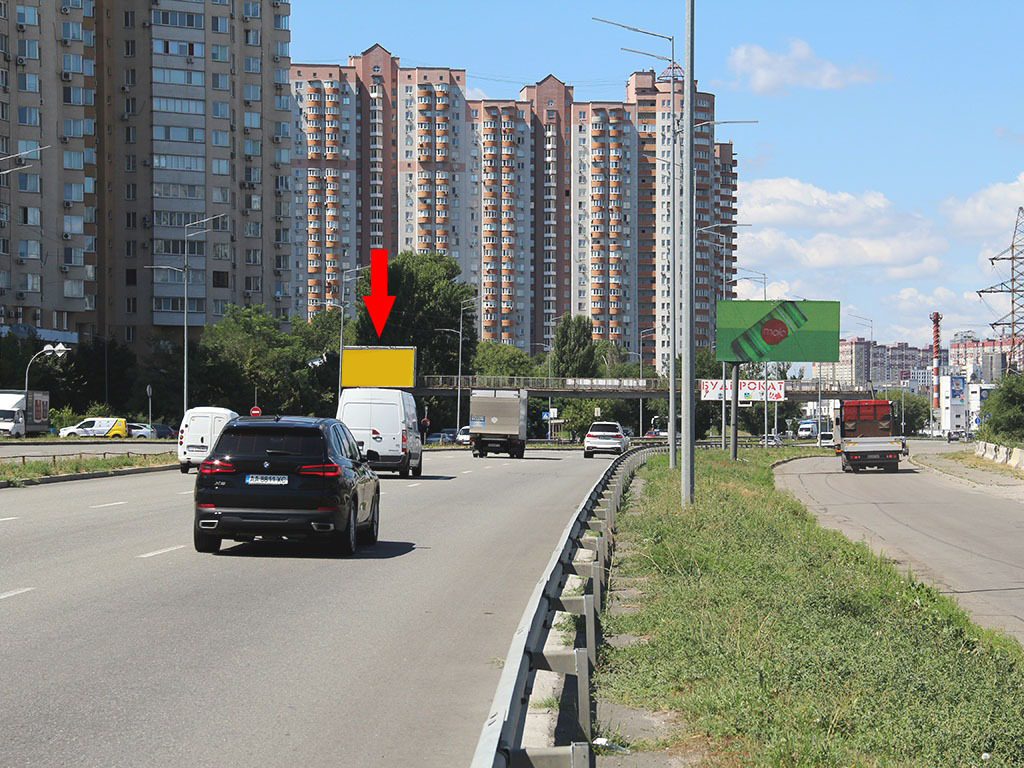 Video billboard Kyiv,  Saperno-Slobids'ka st., 26, navproti supermarketu "Leroy Merlin", na svitlofori, v bik pl. Demiivs'koi, (rolik 10 sek, 1 vihid/1,5 hvilini)