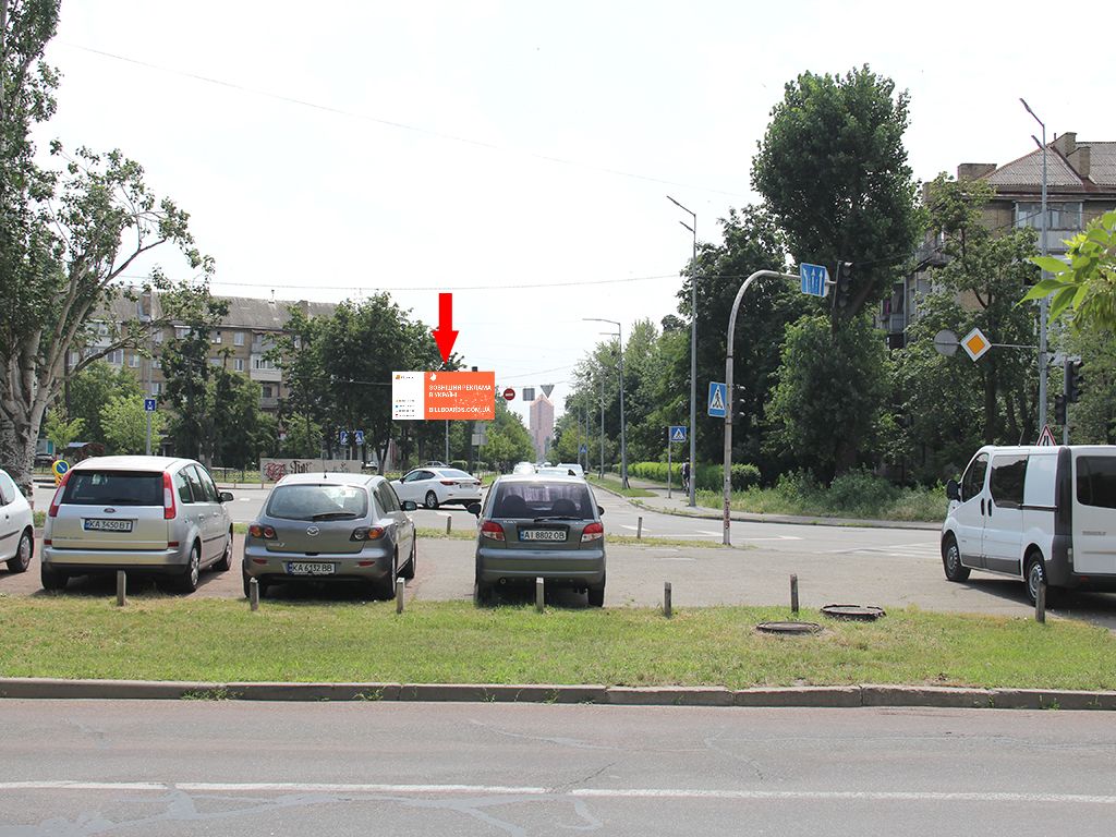 Billboard Kyiv,  Tampere st., 17/2 - av. Miru, na svitlofori, v bik av. Vozz'ednanna