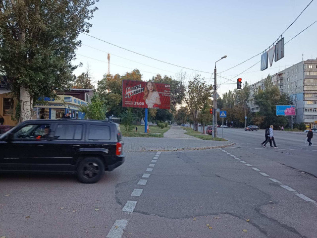 Billboard Zaporizhzhya,  Skil'na st.,  - Zaporiz'ka ( do"Malogo rinku" )