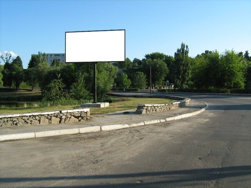 Billboard Tarashcha,  na rozi vulic' Bilocerkivs'ka ta Naberezna