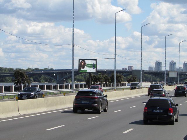 Video billboard Kyiv,  Набережне шосе (1),(за 1600 метрів до Паркового мосту по ходу від мосту Метро)