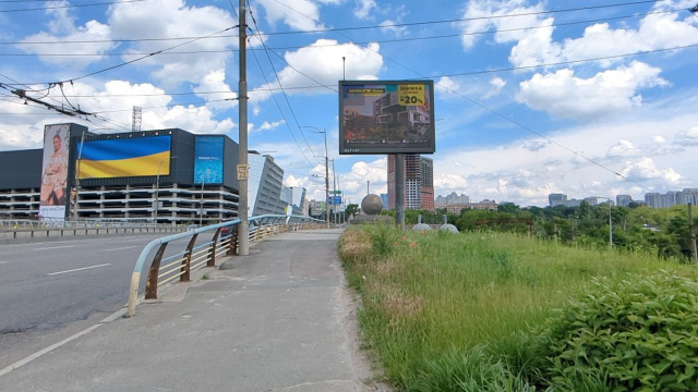 Video billboard Kyiv,  Миколи Міхновського бульвар - Деміївська площа,  (Розважальний центр "Рошен")