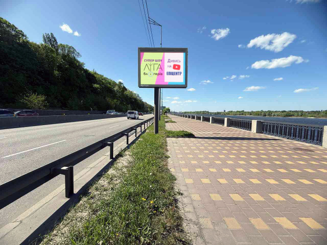 Video billboard Kyiv,  Набережне шосе (1),(за 1600 метрів до Паркового мосту по ходу від мосту Метро)