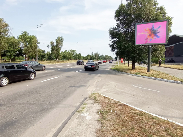 Video billboard Kyiv,  Дніпровська набережна / Березняківська, 31 рух до м. Патона (поруч з м.Велмарт/Епіцентр)