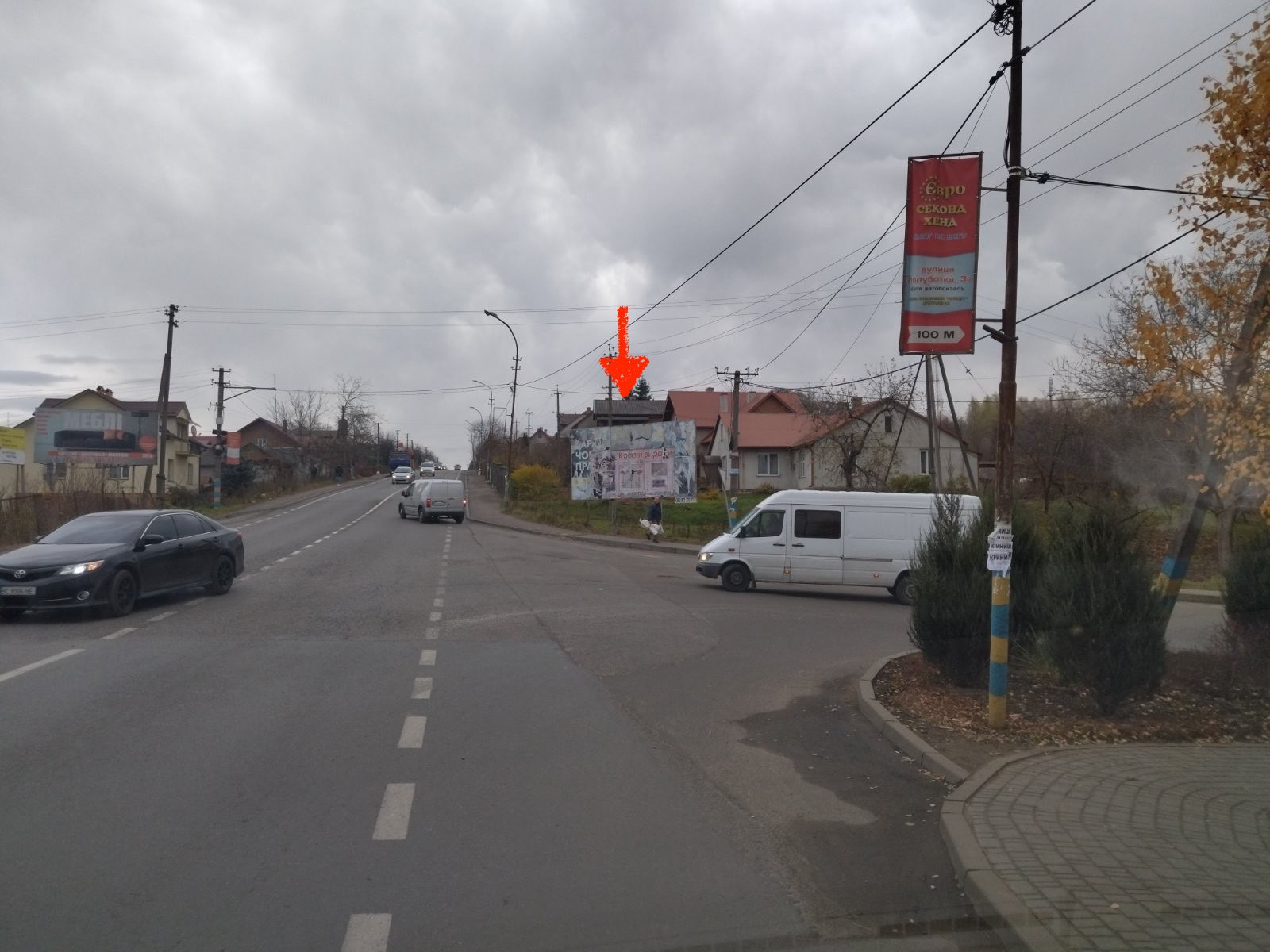 Billboard Lutsk,  Львів-Шегині м. Мостиська поворот на автобусну зупинку.