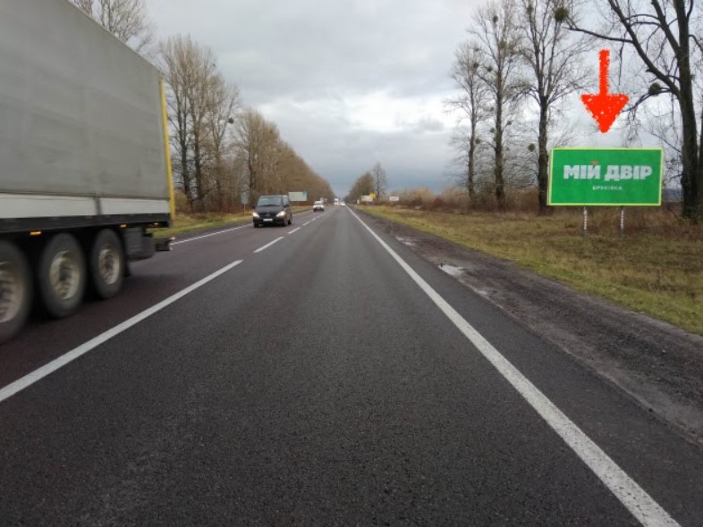 Billboard Lviv,  с. Сопошин, виїзд з м. Жовква в напрямку м. Львів, траса Львів- Рава-Руська (М-09), на АЗК Амік