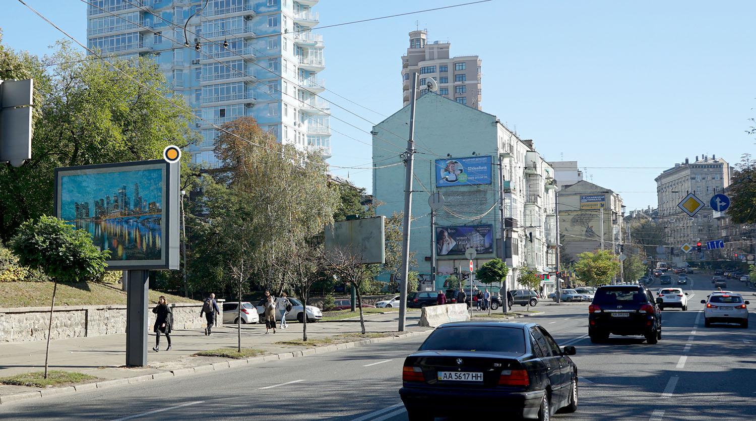 Backlight Kyiv,  Sicovih Stril'civ st., bila skveru, navproti bud.No91