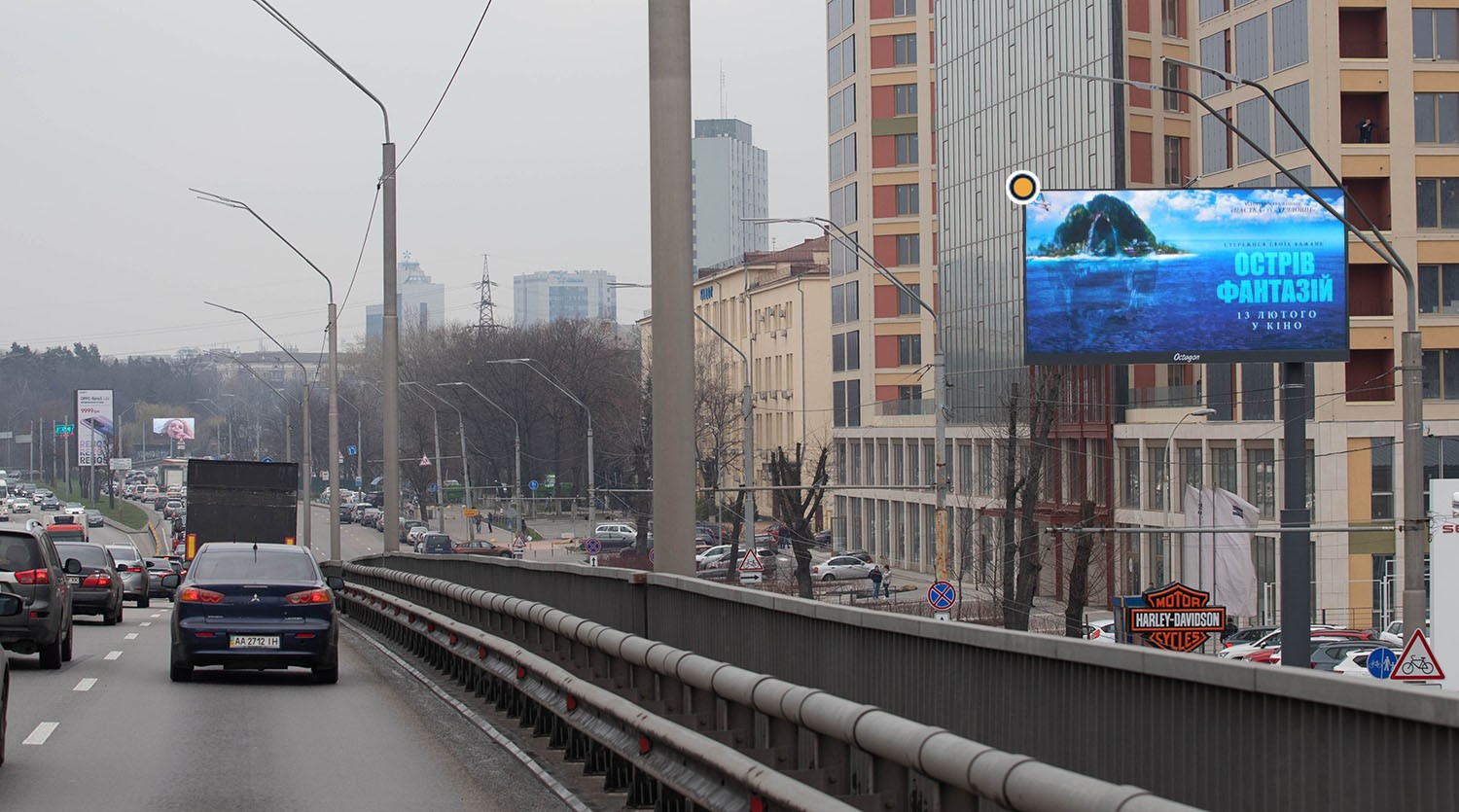 Video billboard Kyiv,  Berestejs'kij av.(Peremogi av.),67, avtosalon "Siat", okrim rozmisenna reklami avto
