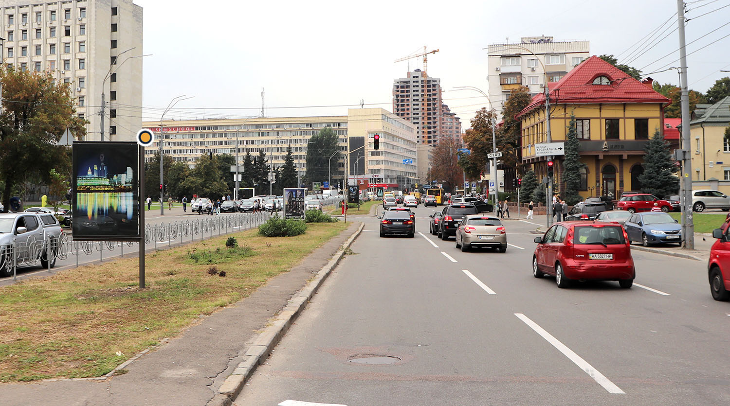Citylight Kyiv,  Generala Almazova st. rozdil'nik, do bst.L.Ukrainki