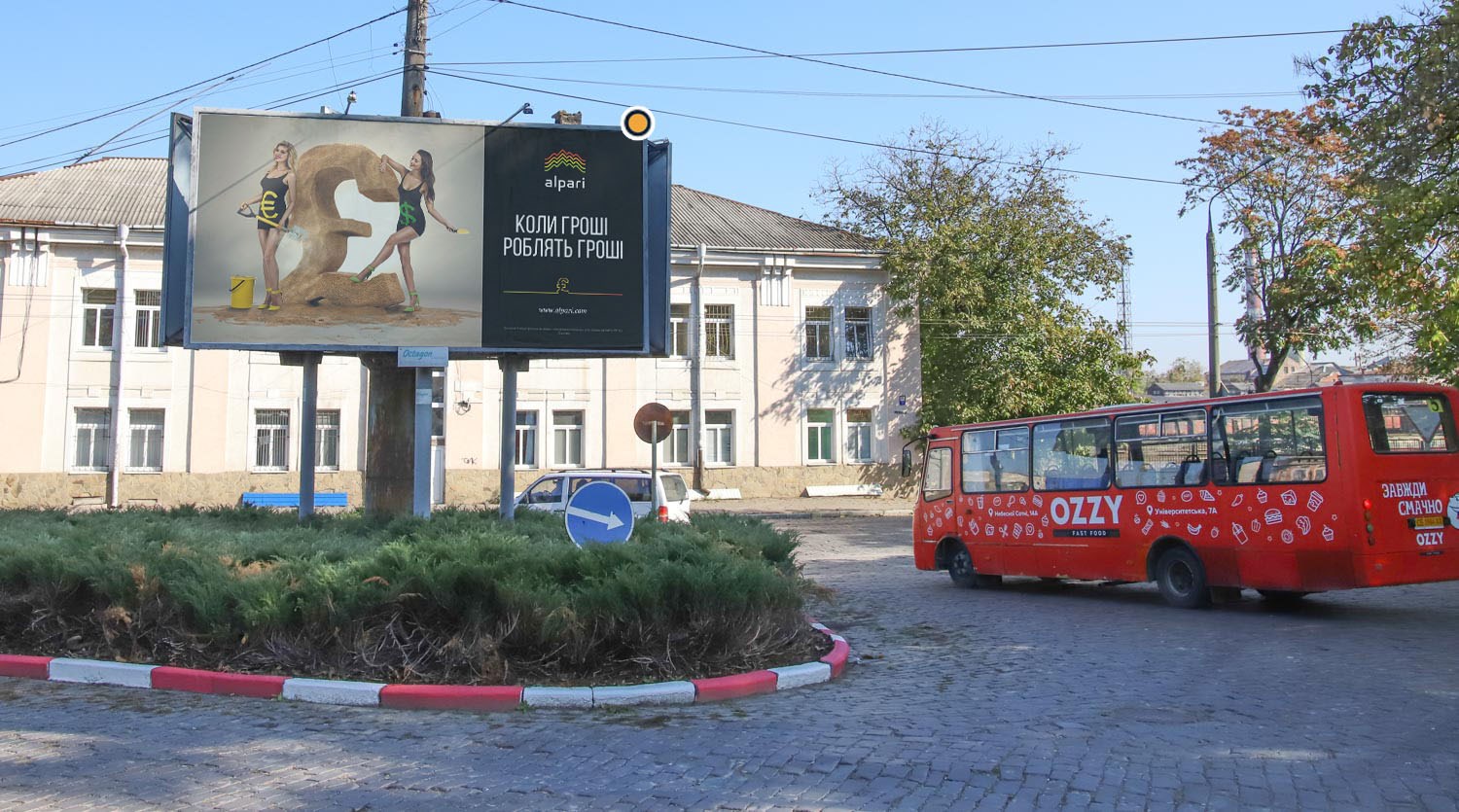 Billboard Chernivtsi,  Gagarina st. / Nikitina st. / Cernisevs'kogo st., z st. Nikitina