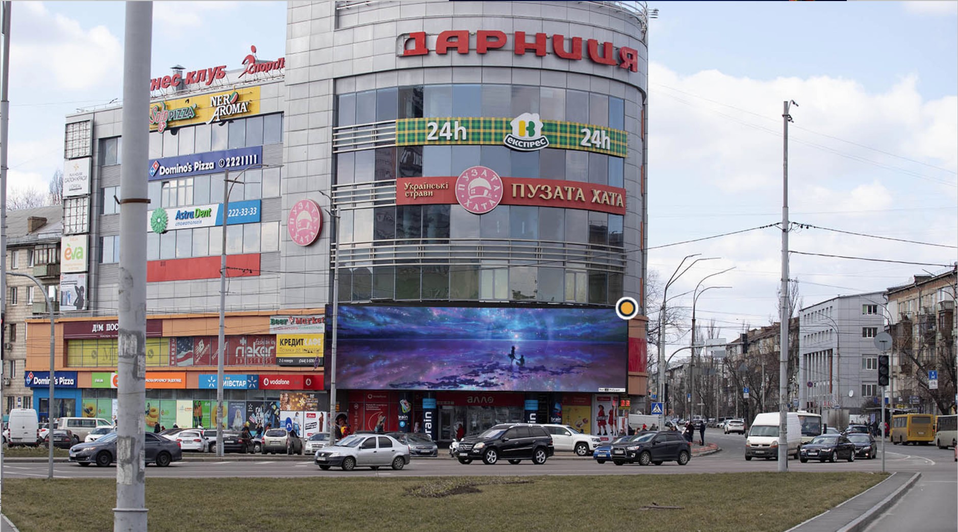 Video billboard Kyiv,  Darnic'ka plosa, fasad TC "Darnica" (cas roboti ekranu 9:00-23:00)