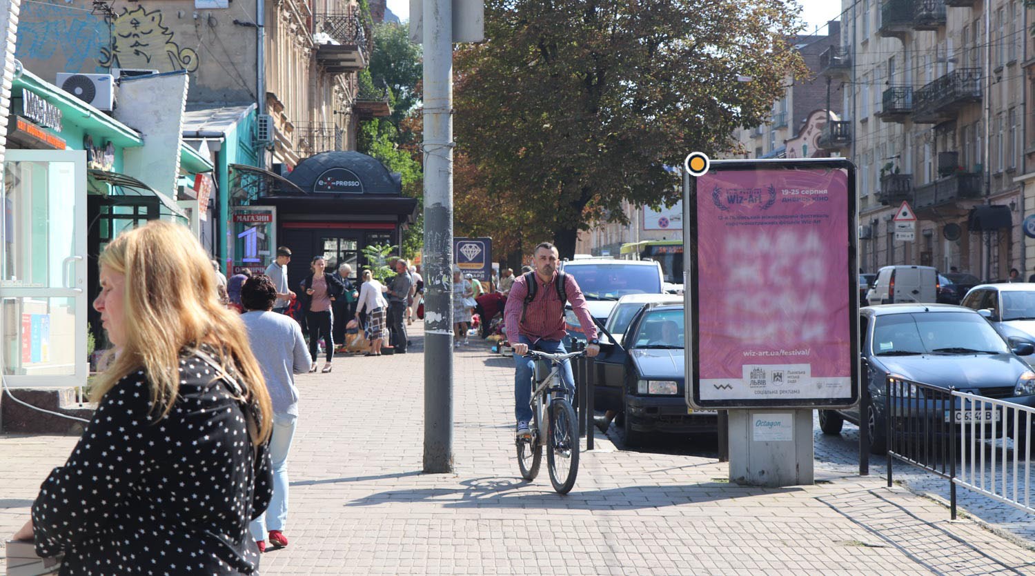 Citylight Lviv,  Licakivs'ka st.,  bila "Vinnikivs'kogo" rinku