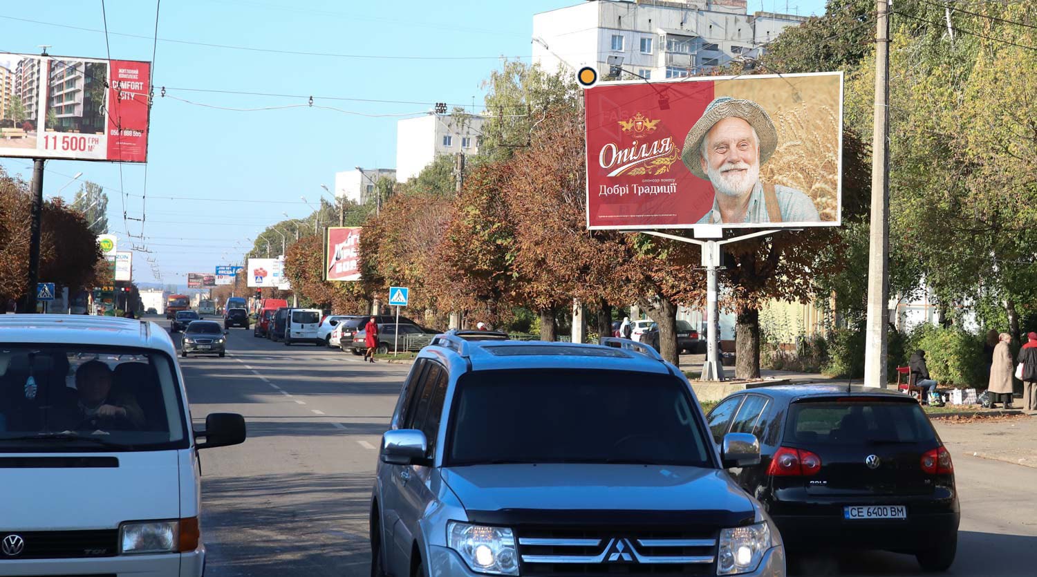 Billboard Chernivtsi,  Komarova st., 4, k st. Geroiv Majdanu