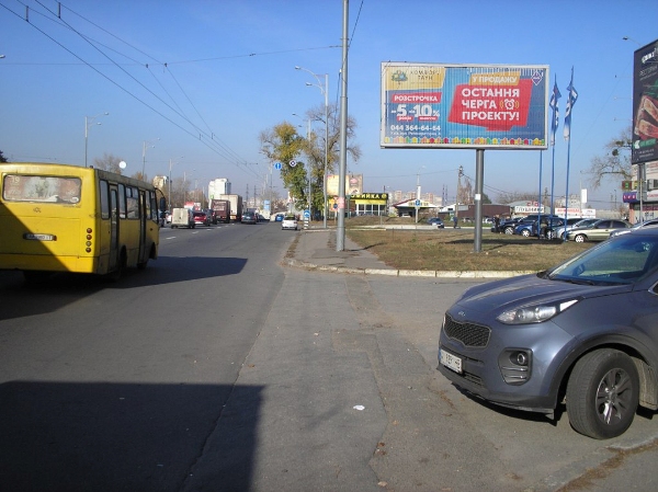 Prismatron, prism Kyiv,  st. Bratislavs'ka, 52, TC "B-52", "MEBLI B-52", Avtomagazin "ATL", Restoran "CHOICE", Servisnij centr GSC MVS, ZK Twin House", po napramku "Troesins'kij bazar", v bik av. Romana Suhevica, v centr