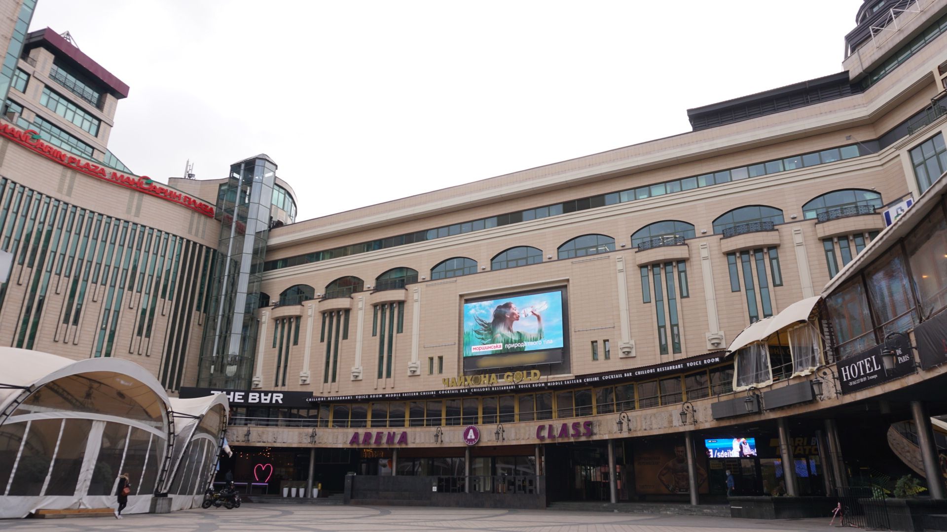 Video billboard Kyiv,  MANDARIN ATRIUM Atrium TC Mandarin Plaza st. V. Vasil'kivs'ka 59h5 m, 1format 800h400 piks, cas roboti 7.00-22.00, 15 godin