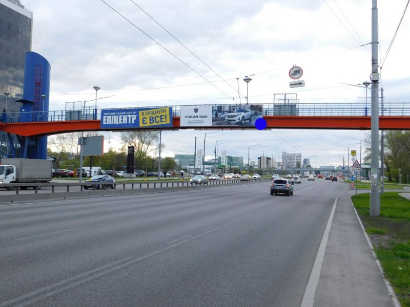 Non-standard Kyiv,  Banderi Stepana pr-t / Jordans'ka st. nadzemnij pisohidnij perehid, v centr