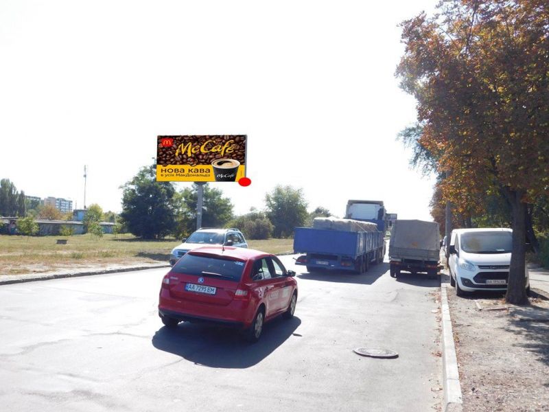 Billboard Kyiv,  Zodcih st. 2, supermarket "ATB", ruh v napramku avtosaloniv "Volvo", "Mazda", "Toyota", "Lexus"