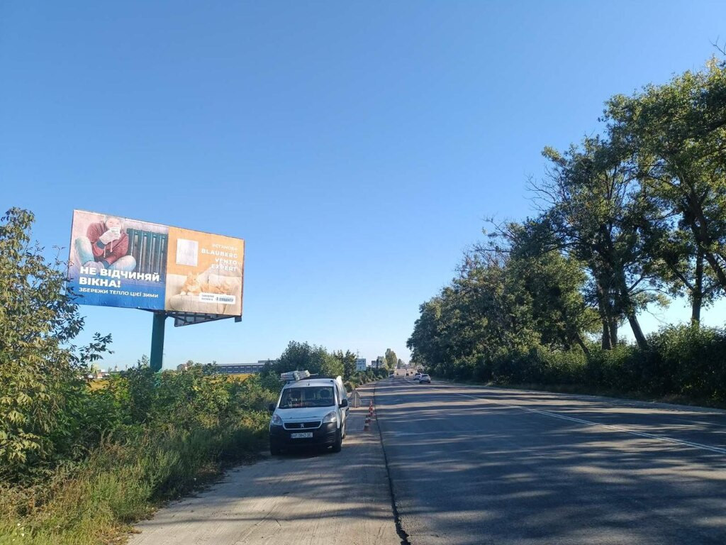 Billboard Svyatopetrivske,  s. Svatopetrivs'ke, avtodoroga Visneve-Boarka (pivnicna)