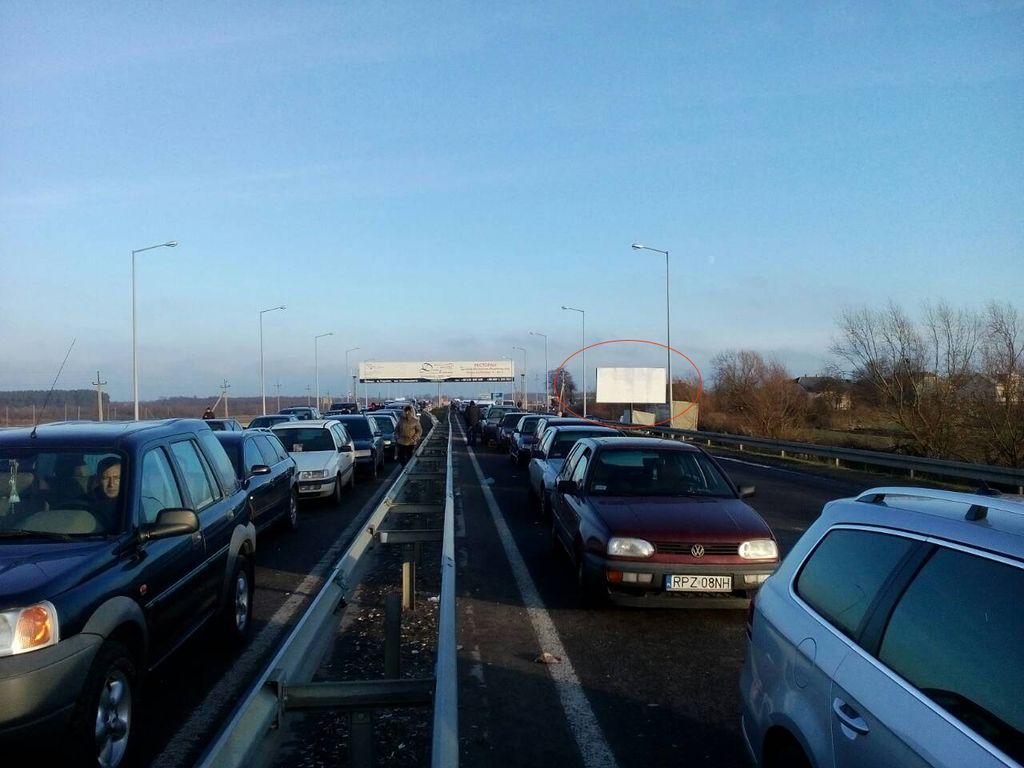 Billboard Cordoni,  Краківець к2, кордон (ліворуч) в' їзд з Польщі