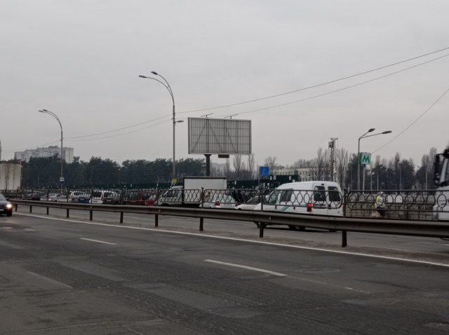 Prismatron, prism Kyiv,  Броварський просп. (ст.м. «Лісова», Даринок)-в центр