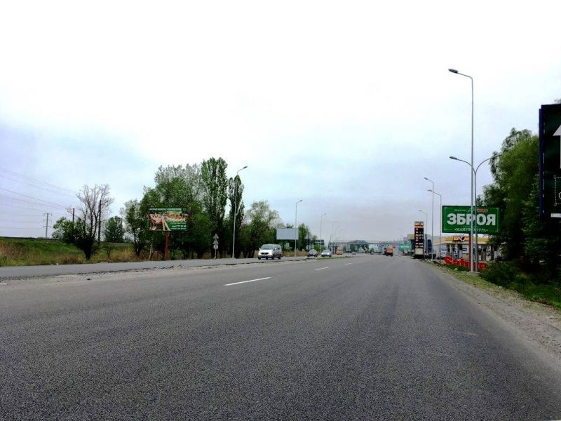 Billboard Khodosivka,  Dniprovs'ke sose, trasa N-01 "Kiiv-Znam'anka", km 23+300 livo, za 270m do povorotu na s. Hodosivku ta AZS UPG, cerez 100m pisla sadovogo centru "Interflora"