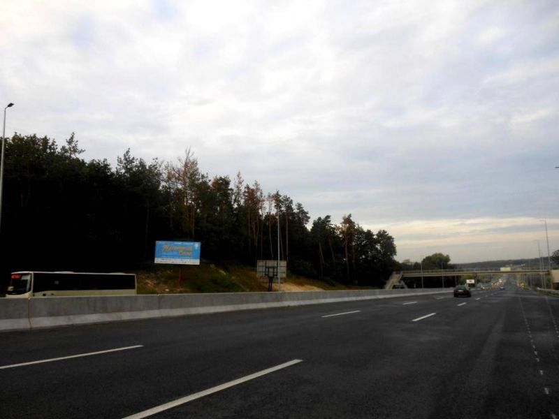 Billboard Kyiv,  s. Vita-Postova, trasa M-05 Kiiv-Odesa, km 18+510 livo, za 310m do avtobusnoi zupinki ta povorotu na s. Vita-Postova ta s. Kruglik, cerez 750m pisla AZS WOG