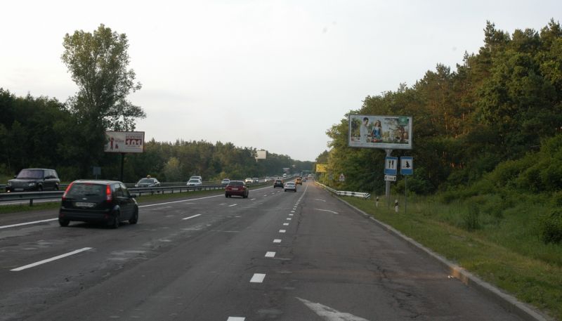 Billboard Kyiv,  s. Vita-Postova, trasa M-05 Kiiv-Odesa, km 18+640 livo, cerez 180m pisla avtobusnoi zupinki ta povorotu na s. Vita-Postova ta s. Kruglik  