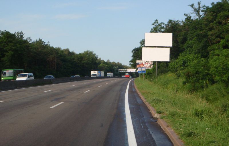 Billboard Kyiv,  s. Vita-Postova, trasa M-05 Kiiv-Odesa, km 20+570 pravo, za 600m do magazinu Sil'po ta 870m do AZS BRSM, verh