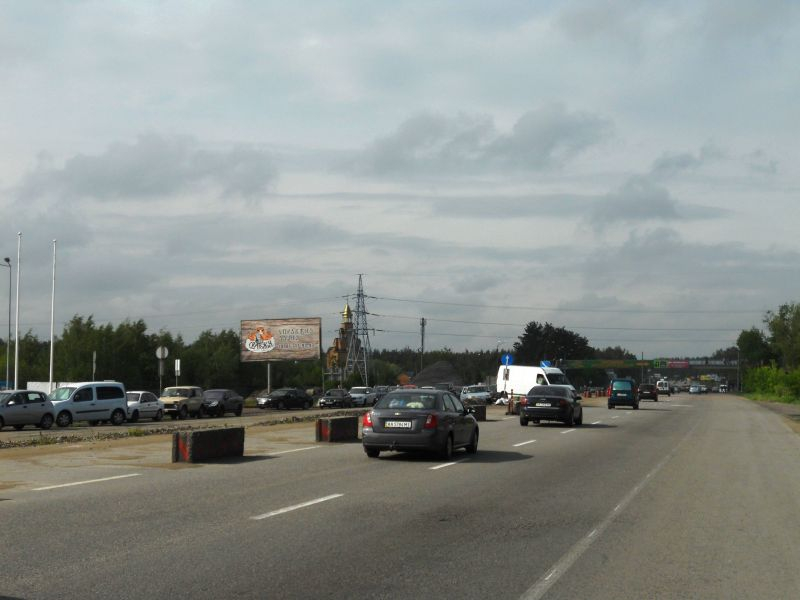 Billboard Kyiv,  s. Vita-Postova, trasa M-05 Kiiv-Odesa, km 21+610 livo, cerez 450m pisla magazinu Sil'po, zaizd na AZS Shell, cerez 170m pisla AZS BRSM, za 430m do povorotu na Boarku