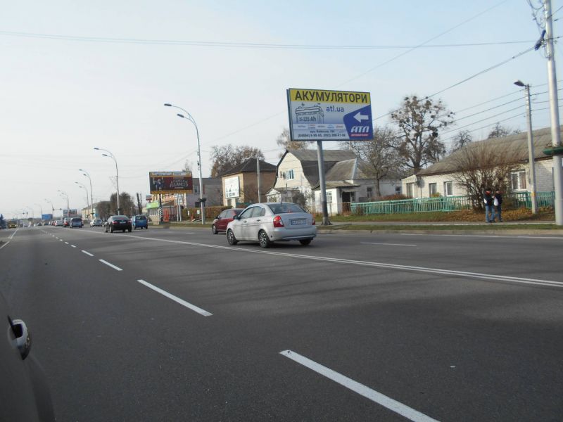 Billboard Brovary,  m. Brovari, st. Kiivs'ka, 147, za 40m do povorotu na st. Razina, za 110m do povorotu na st. Petropavlivs'ka, cerez 65m pisla povorotu na provulok Staromis'kij