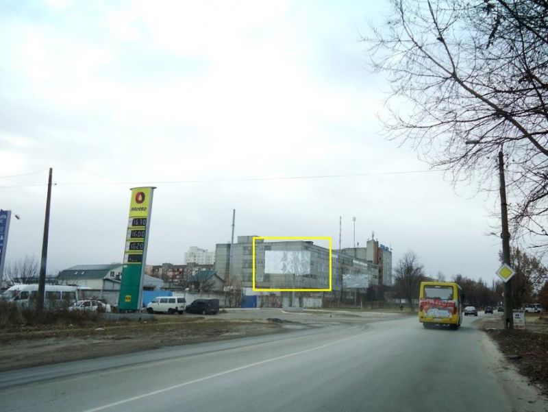 Billboard Brovary,  m. Brovari, perehresta z bul'varom Nezaleznosti ta st. Metalurgiv, za 70m do avtobusnoi zupinki, za 265m do povorotu na st. Simona Petluri
