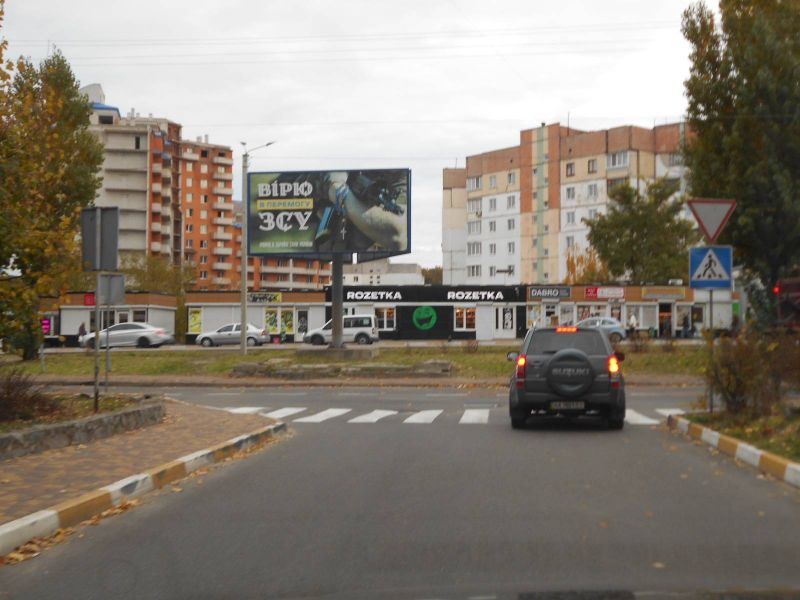 Billboard Obukhiv,  m. Obuhiv, st. Kiivs'ka, 123, navproti rinku ta zitlovogo kompleksu "Nektarnij"